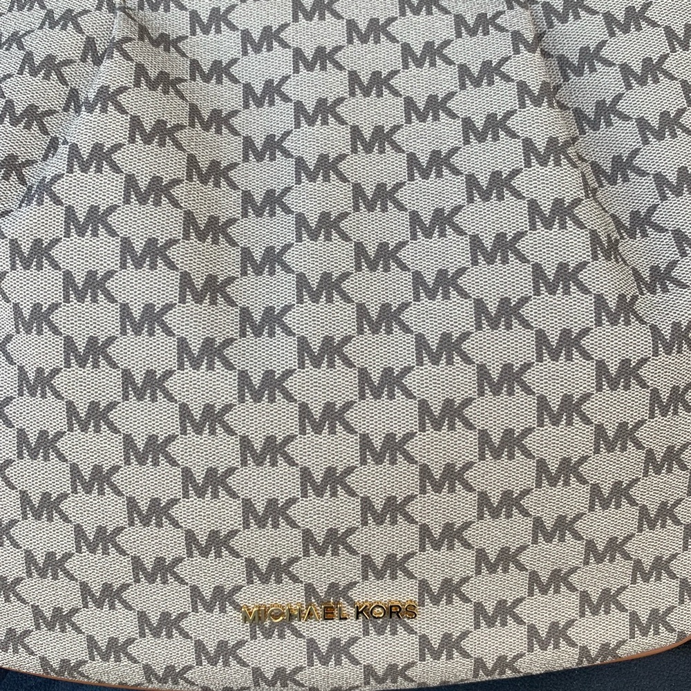 NWT authentic MK monogram convertible shoulder bag - Picture 4 of 5